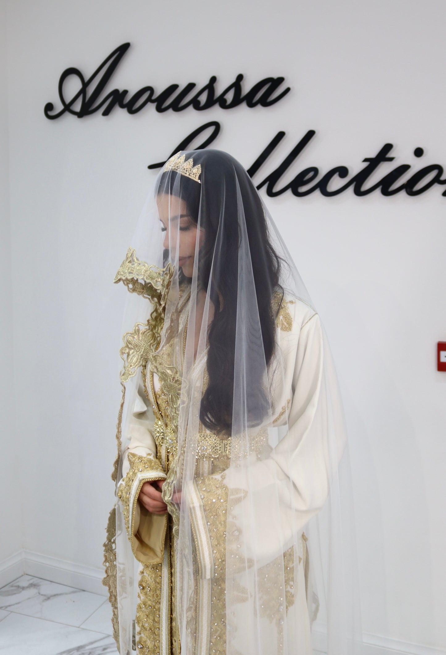 White and gold veil